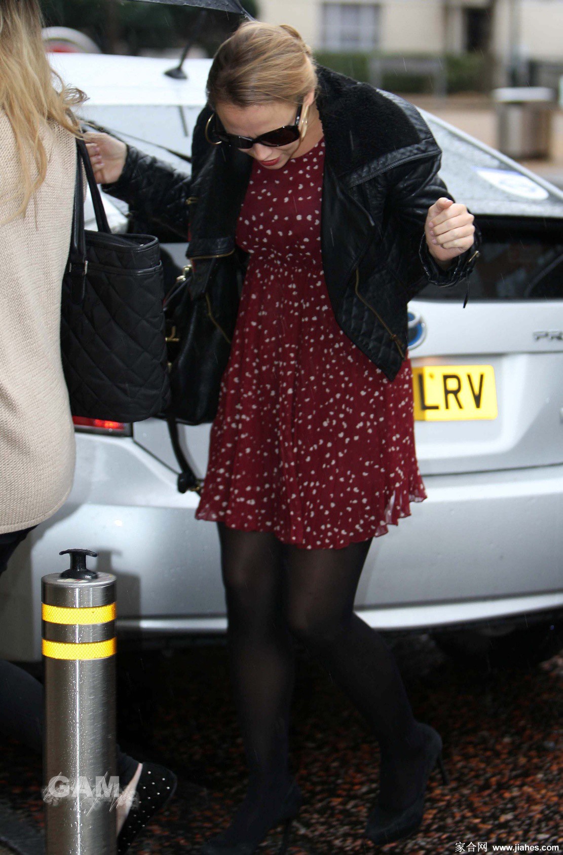 [CELEBRITY HOSIERY]Kimberley Walsh in nylon stockings,pantyhose,tights[3]