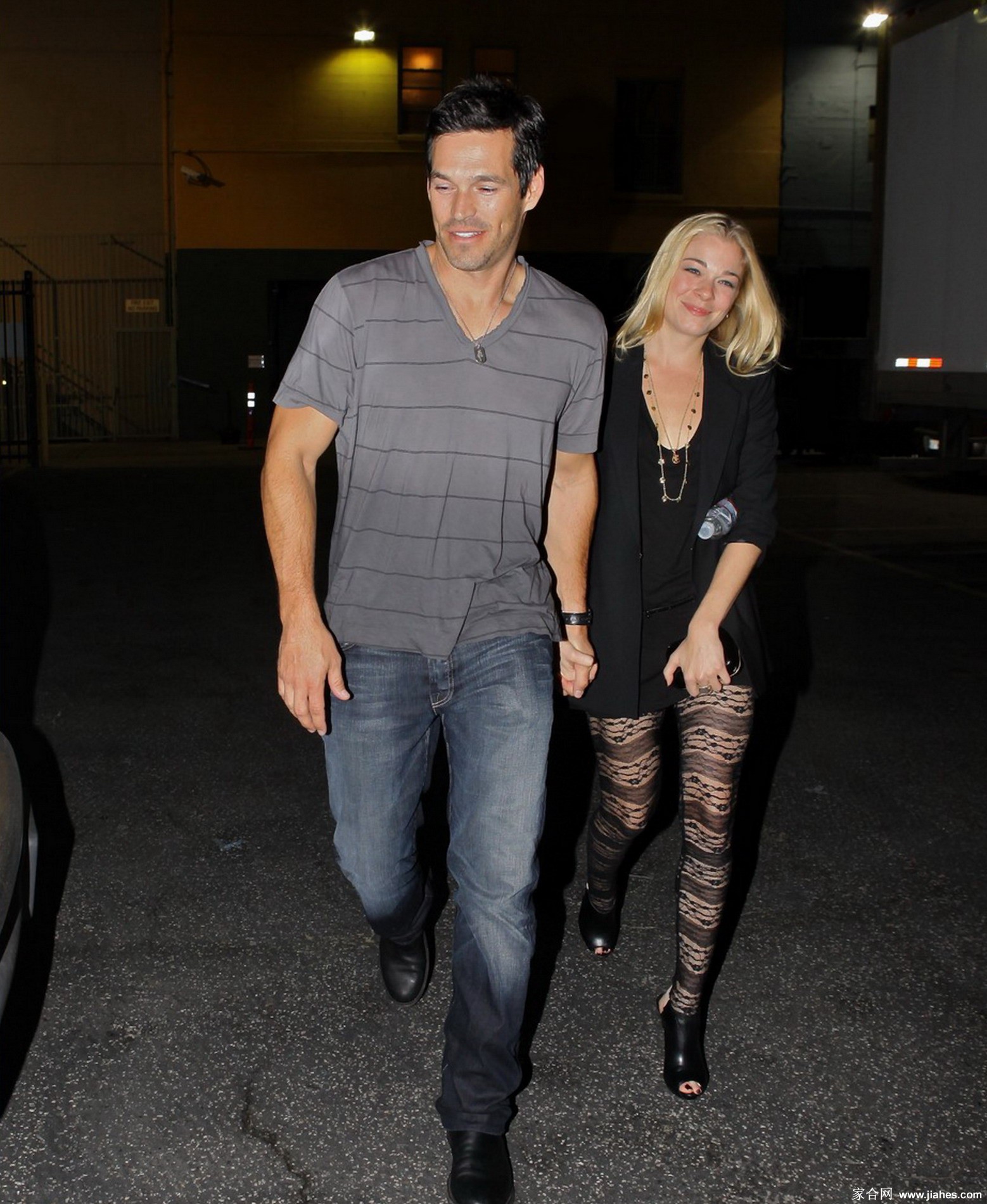 [CELEBRITY HOSIERY]LeAnn Rimes in nylon stockings,pantyhose,tights[3]