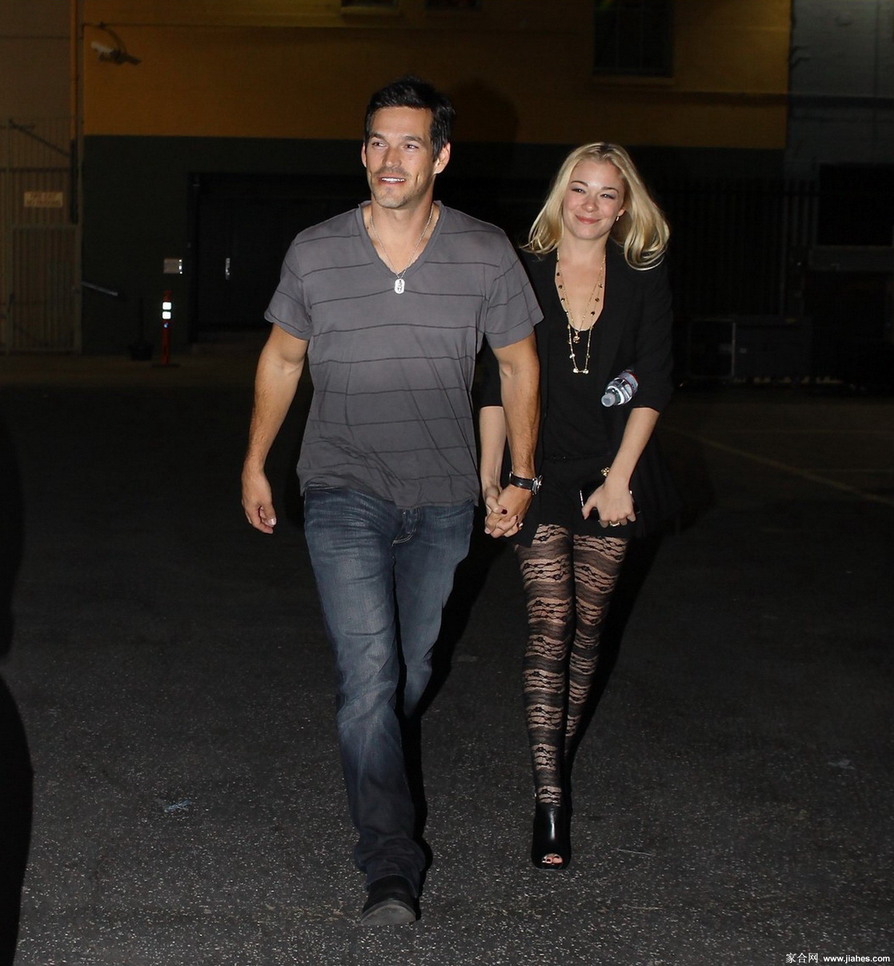 [CELEBRITY HOSIERY]LeAnn Rimes in nylon stockings,pantyhose,tights[5]