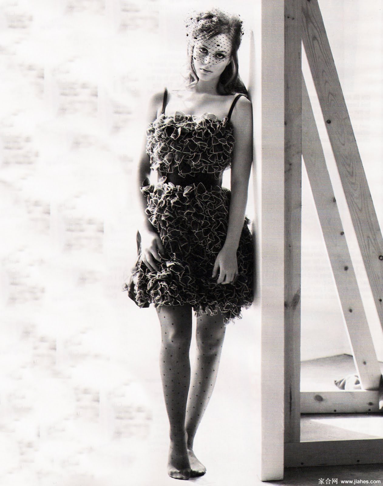 [CELEBRITY HOSIERY]Leighton Meester in nylon stockings,pantyhose,tights[7]
