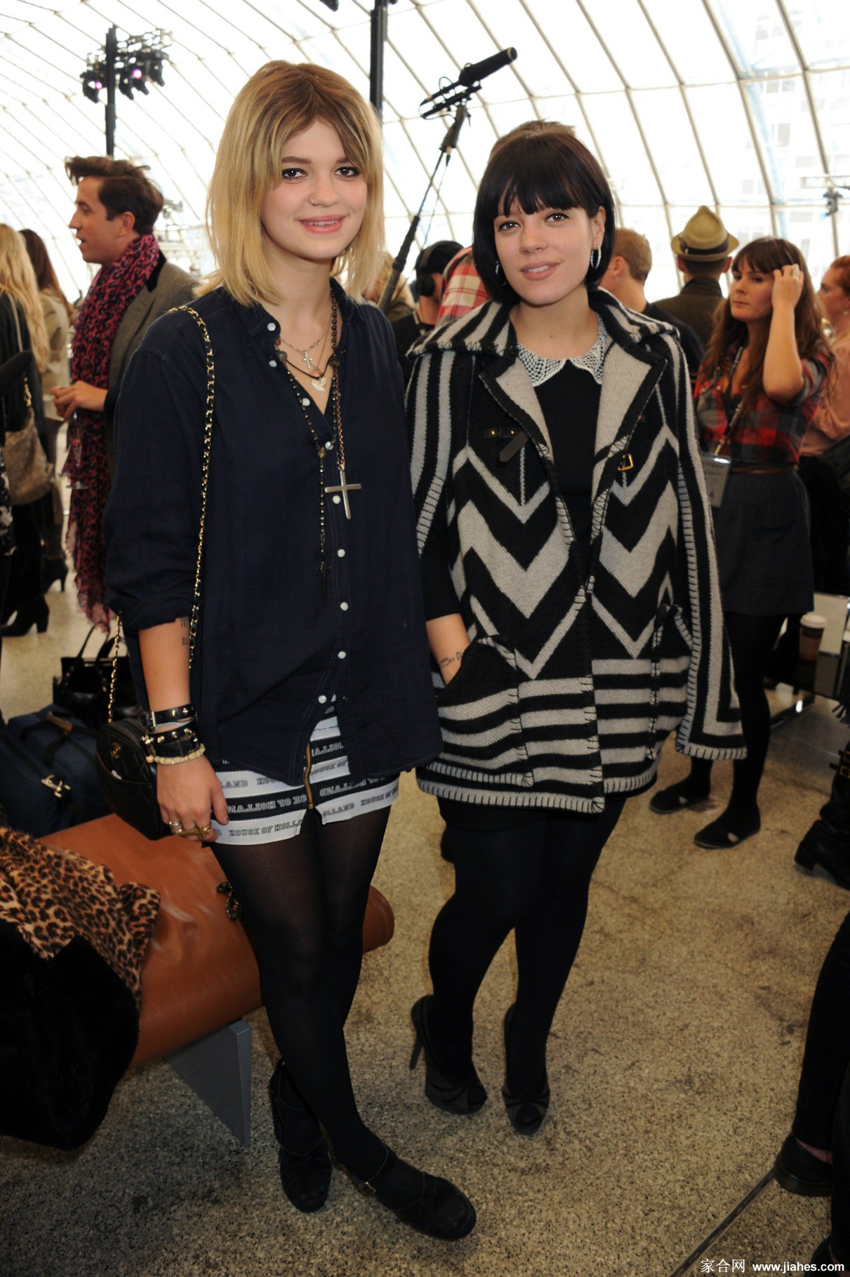 [CELEBRITY NYLON]Lily Allen in nylon stockings,pantyhose,tights 2[3]