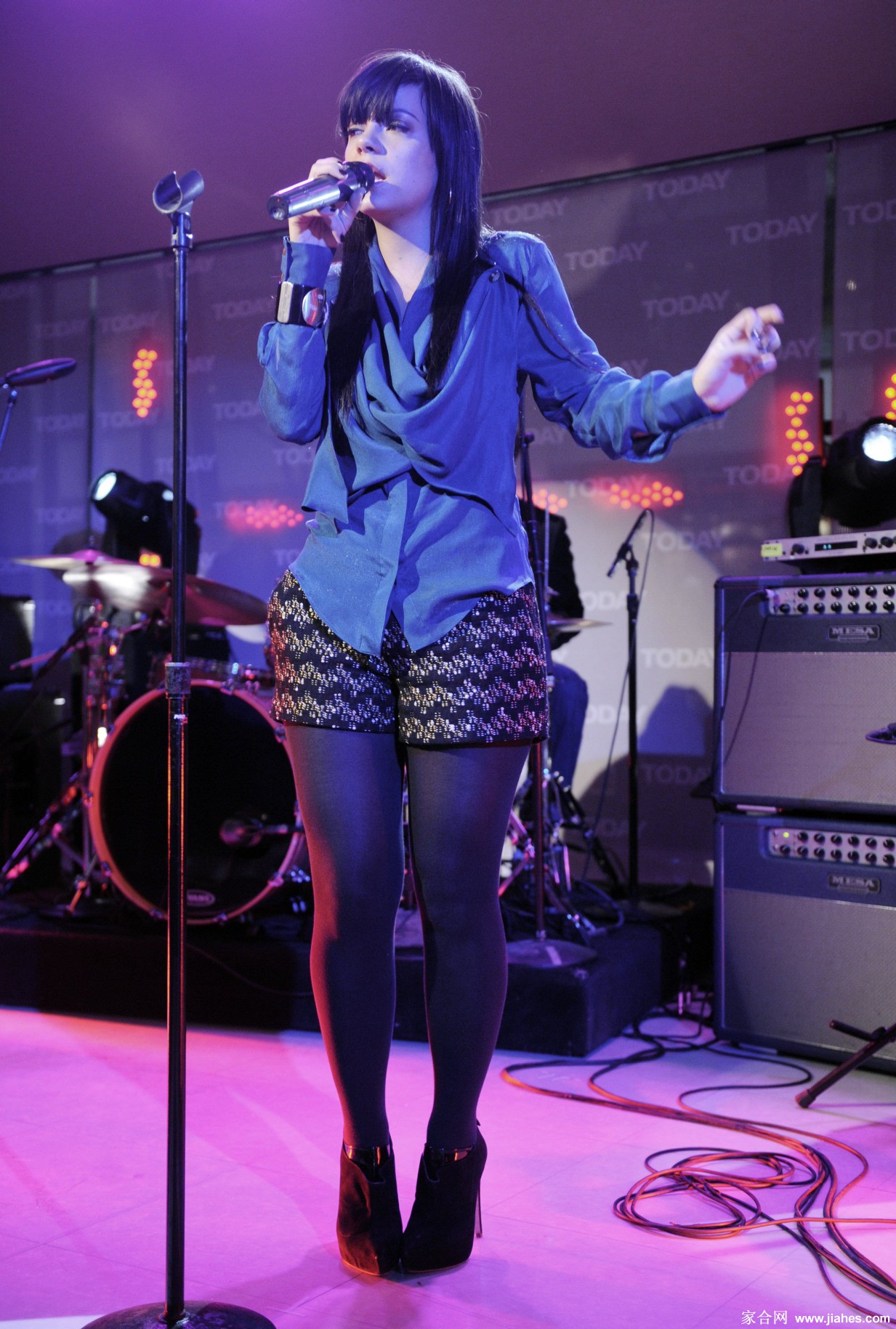 [CELEBRITY NYLON]Lily Allen in nylon stockings,pantyhose,tights 7[5]