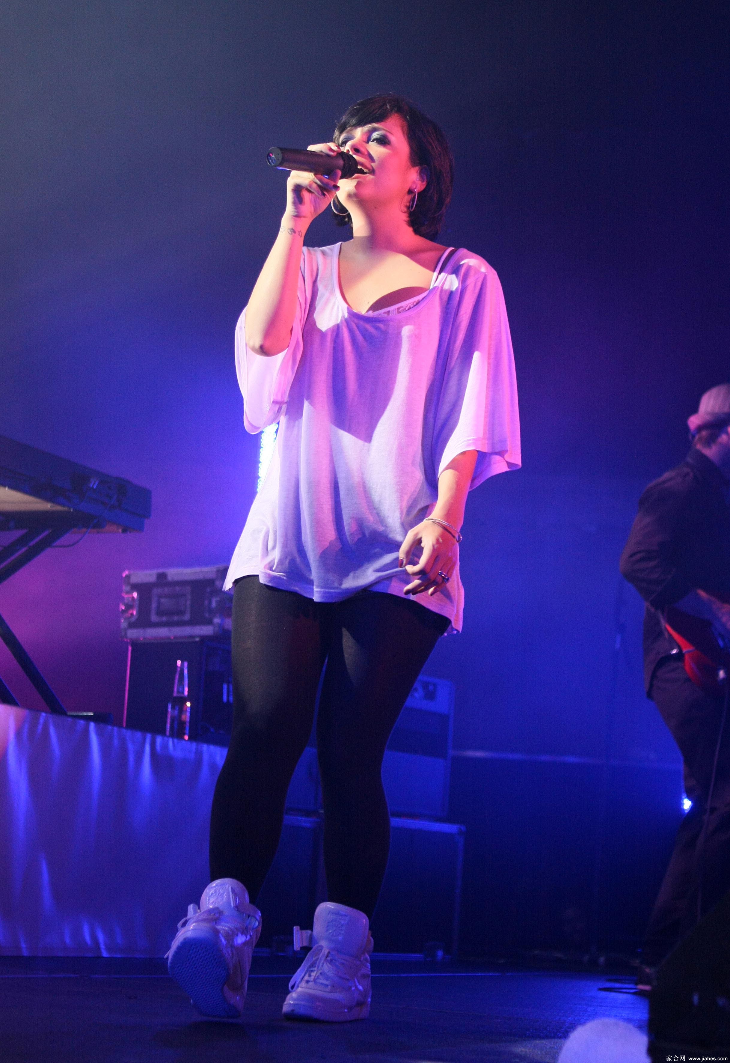 [CELEBRITY NYLON]Lily Allen in nylon stockings,pantyhose,tights 8[4]