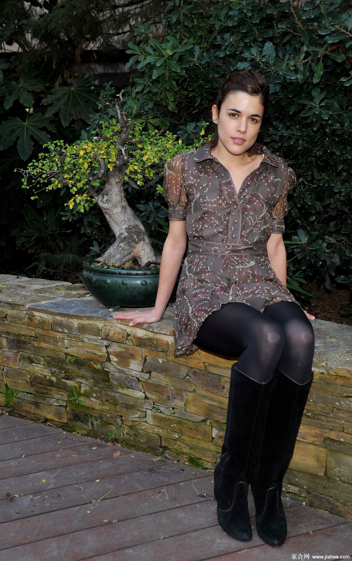 [CELEBRITY NYLON]Adriana Ugarte in nylon stockings,pantyhose,tights[2]