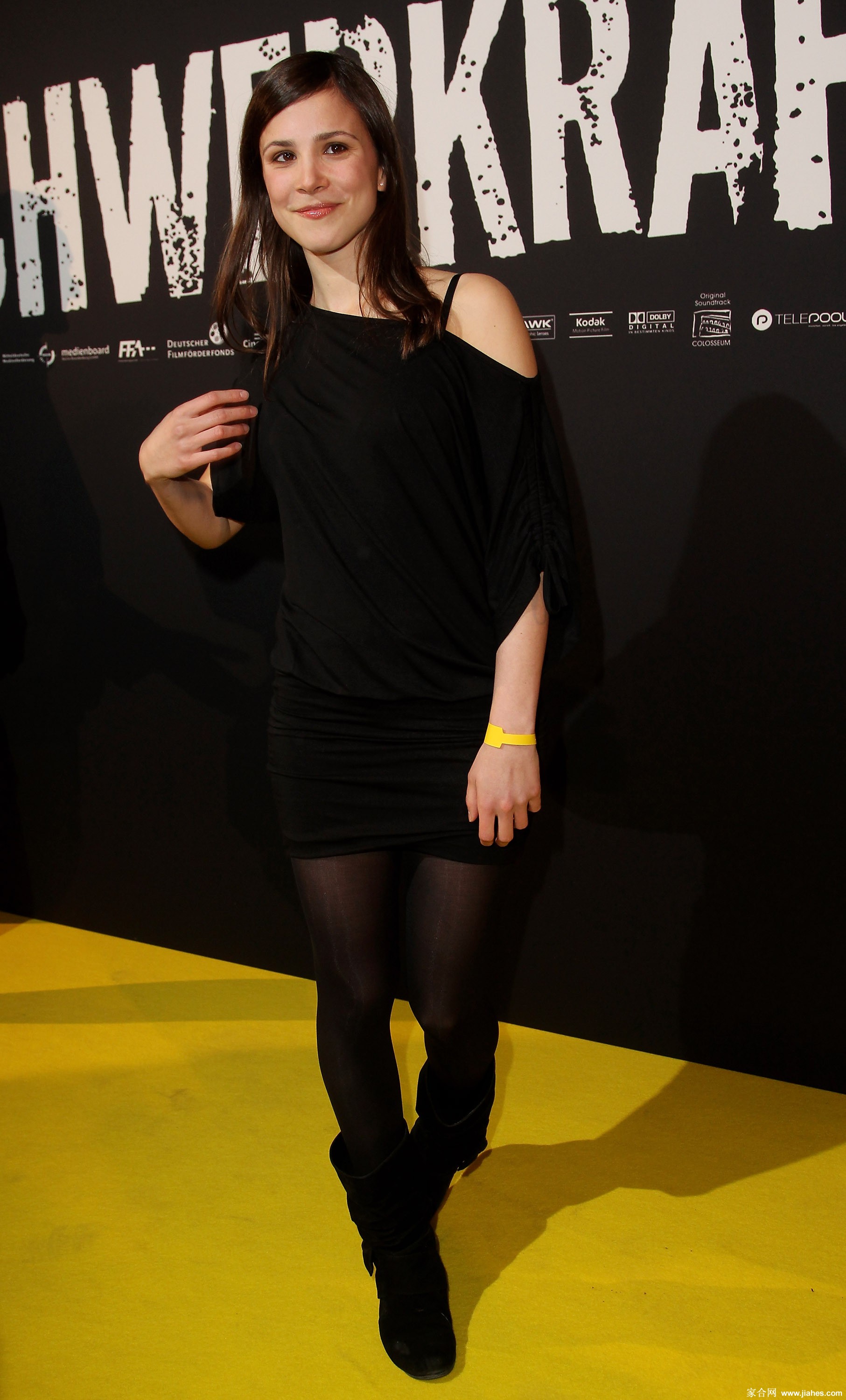 [CELEBRITY PANTYHOSE]Aylin Tezel in nylon stockings,pantyhose,tights[5]