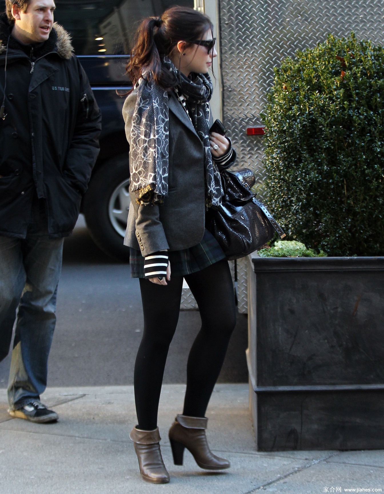 [CELEBRITY PANTYHOSE]Michelle Trachtenberg in nylon stockings,pantyhose,tights 4[10]