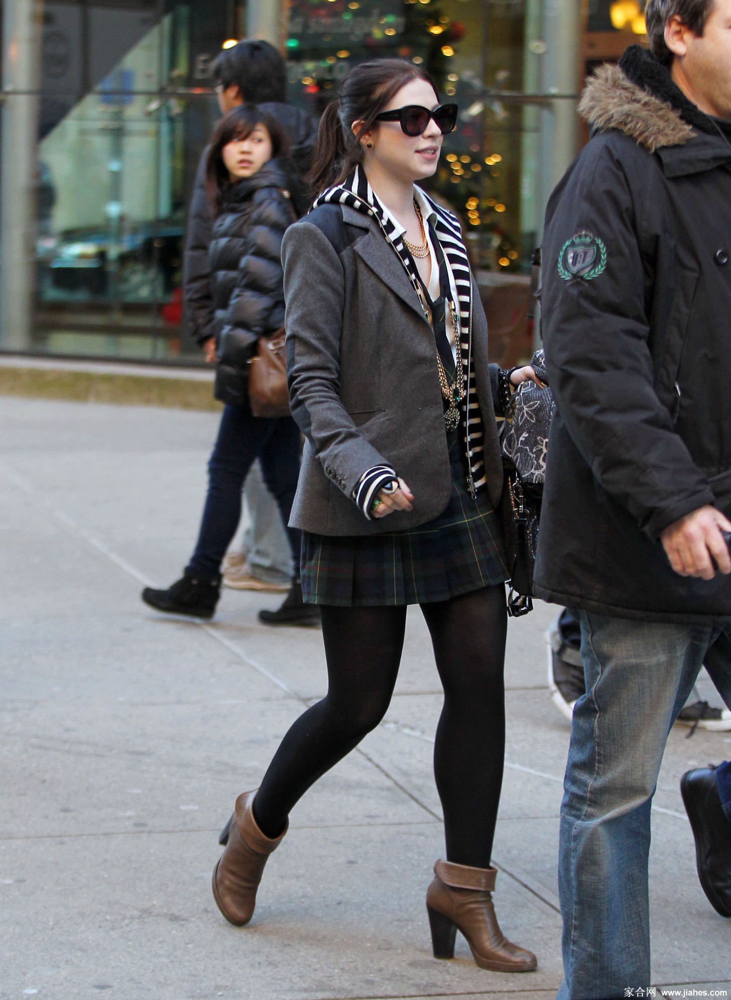 [CELEBRITY PANTYHOSE]Michelle Trachtenberg in nylon stockings,pantyhose,tights 5[10]