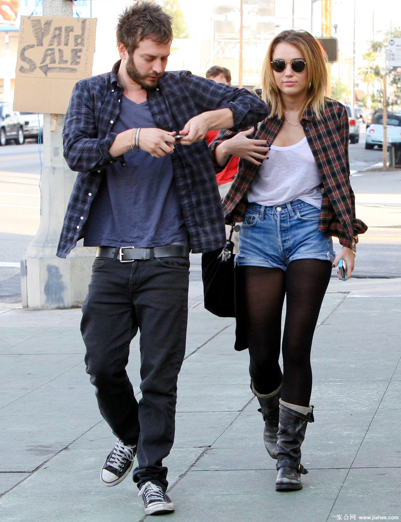 [CELEBRITY NYLON]Miley Cyrus in nylon stockings,pantyhose,tights 14[6]