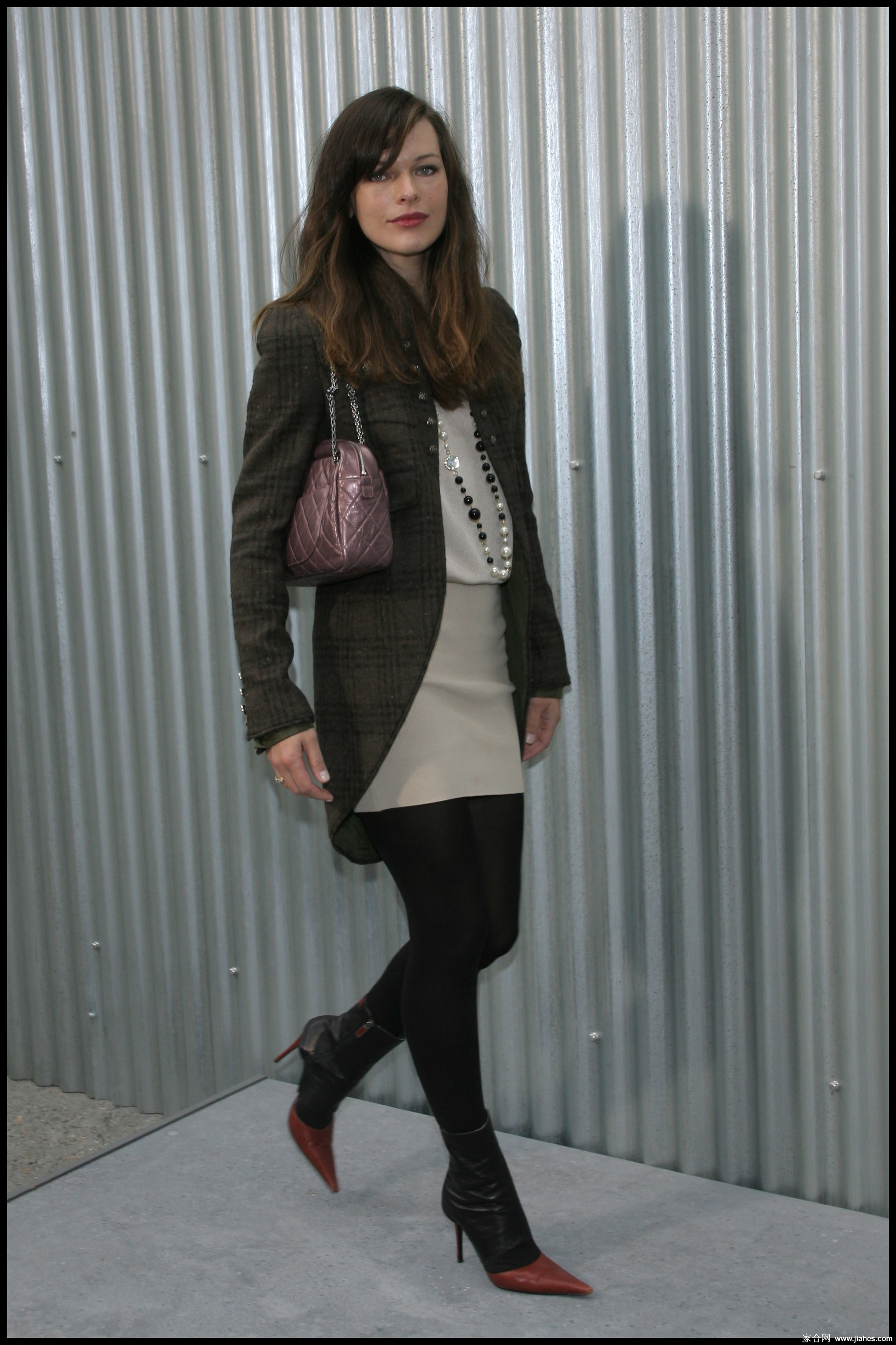 [CELEBRITY HOSIERY]Milla Jovovich in nylon stockings,pantyhose,tights 2[7]