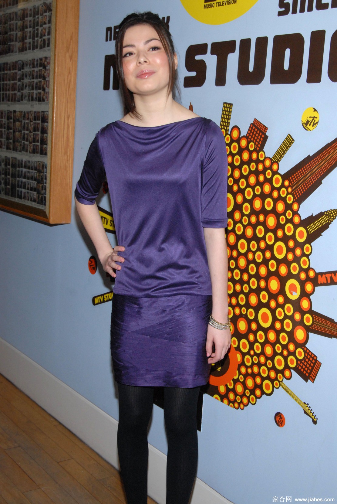 [CELEBRITY HOSIERY]Miranda Cosgrove in nylon stockings,pantyhose,tights 4[10]