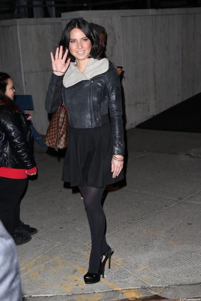 [CELEBRITY HOSIERY]Olivia Munn in nylon stockings,pantyhose,tights 3