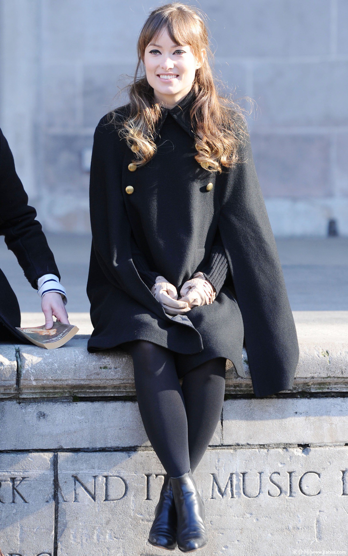 [CELEBRITY NYLON]Olivia Wilde in nylon stockings,pantyhose,tights 8[3]