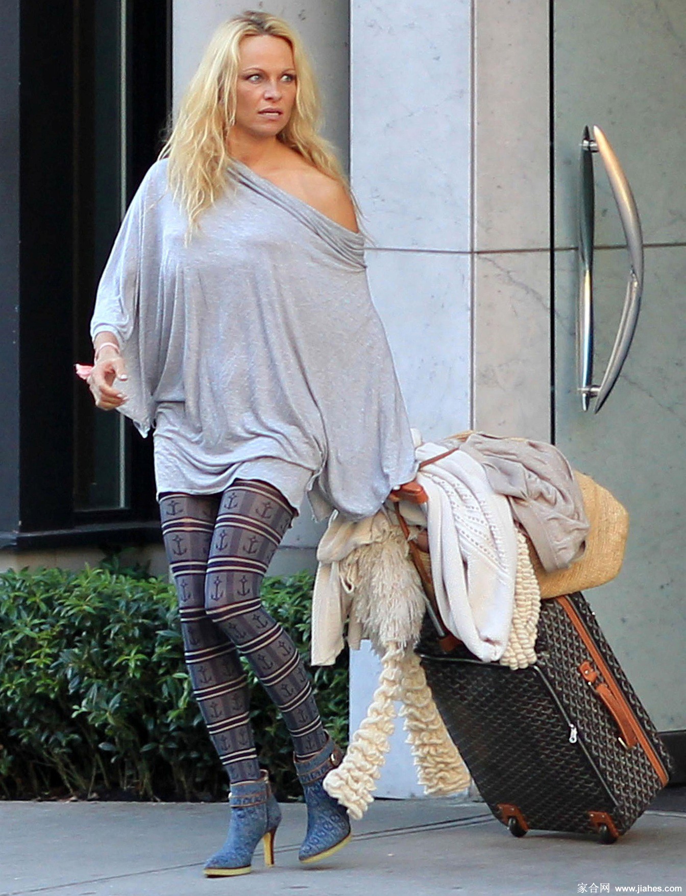 [CELEBRITY HOSIERY]Pamela Anderson in nylon stockings,pantyhose,tights[9]