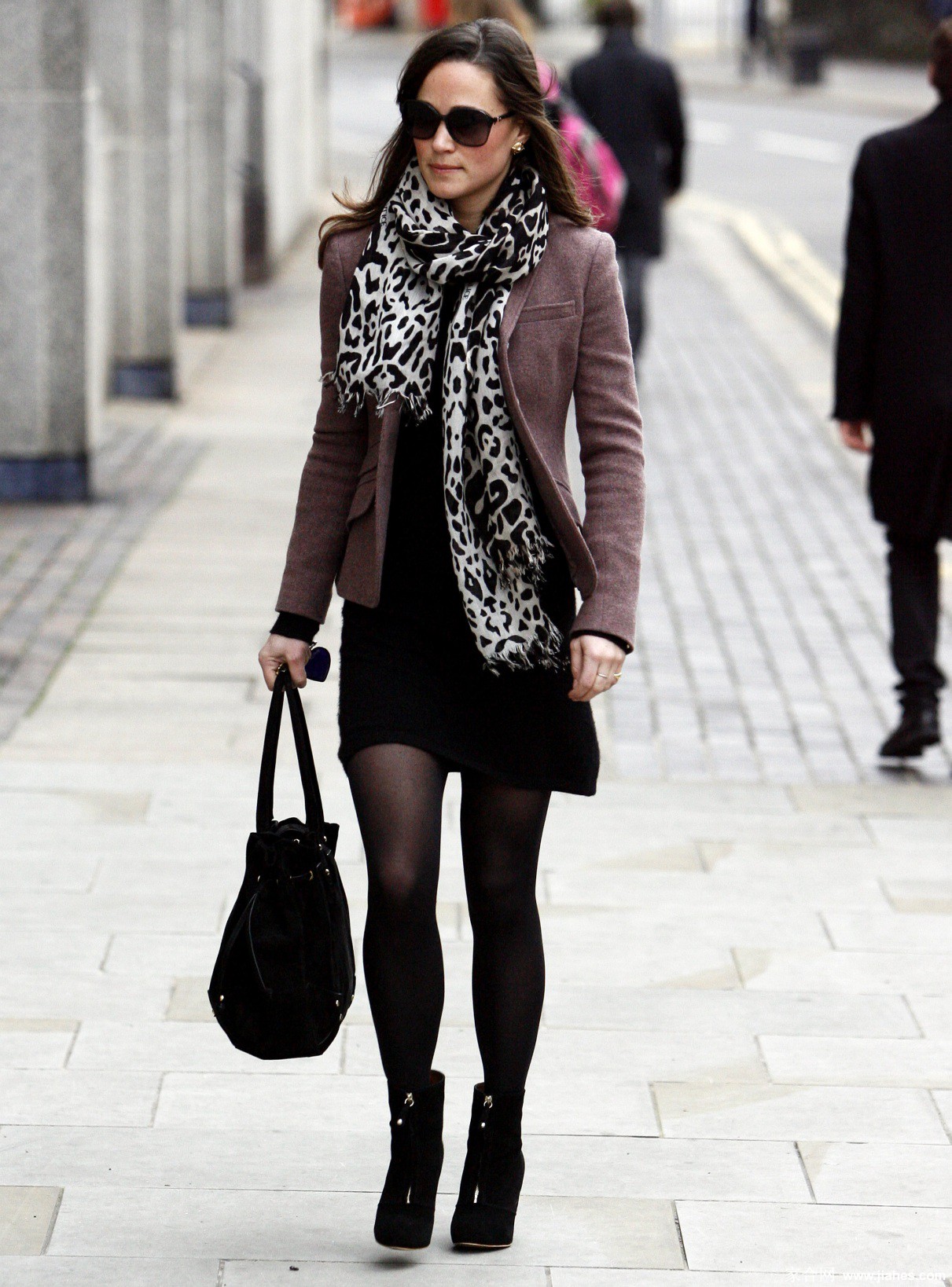 [CELEBRITY NYLON]Pippa Middleton in nylon stockings,pantyhose,tights[3]