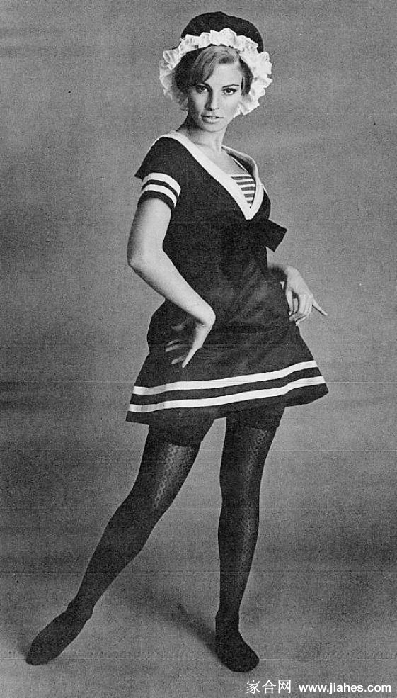 [CELEBRITY NYLON]Raquel Welch in nylon stockings,pantyhose,tights