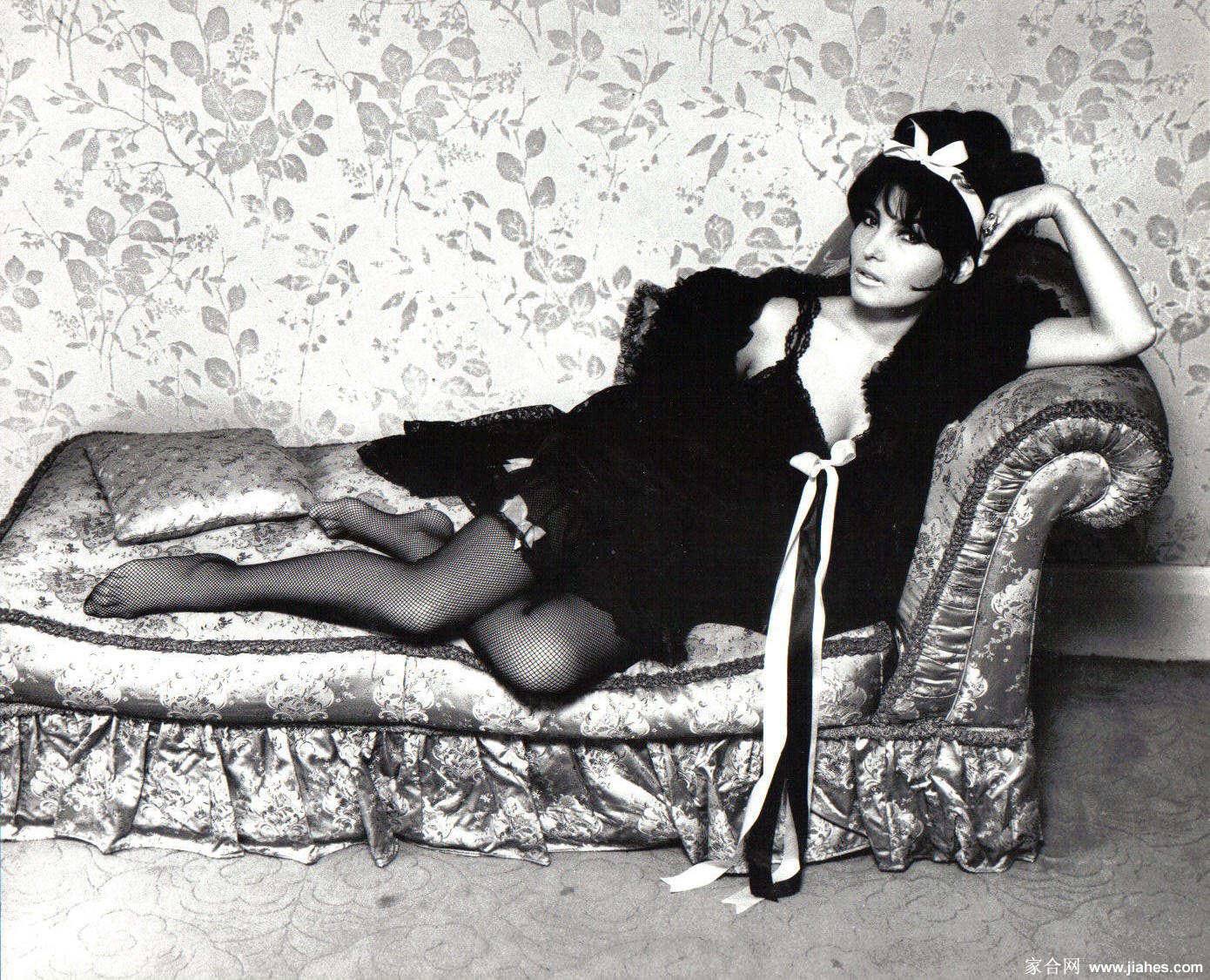 [CELEBRITY NYLON]Bettine Le Beau in nylon stockings,pantyhose,tights[2]