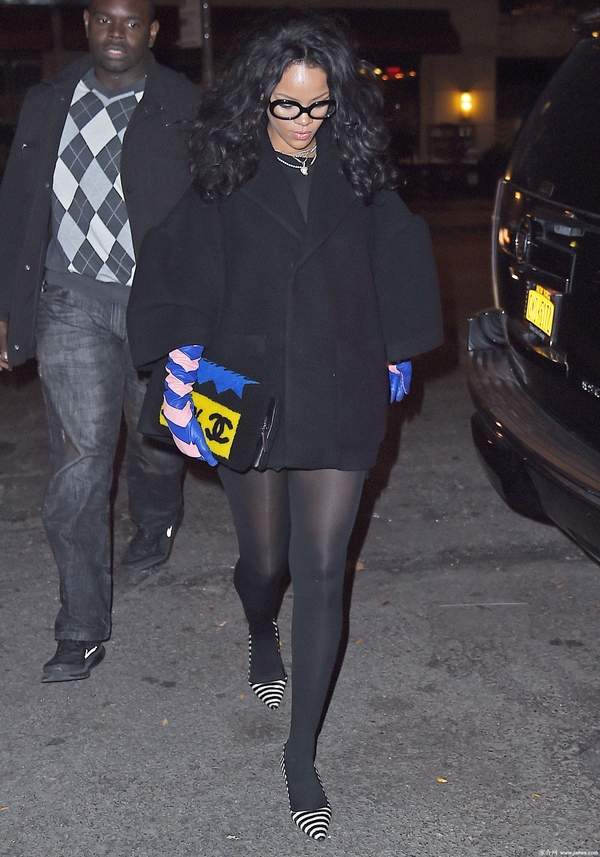 [CELEBRITY PANTYHOSE]Rihanna in nylon stockings,pantyhose,tights 7[5]