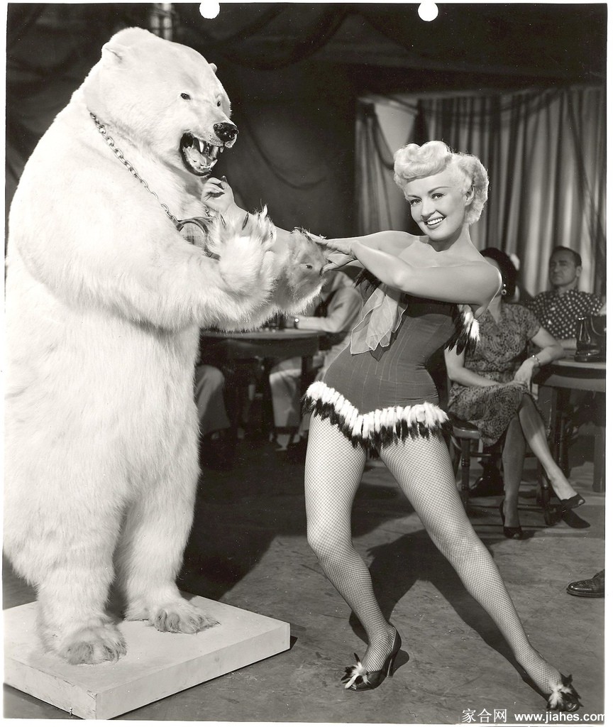 [CELEBRITY PANTYHOSE]Betty Grable in nylon stockings,pantyhose,tights[3]