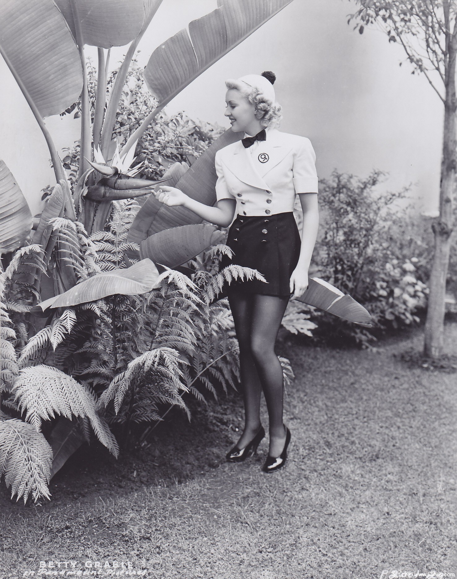 [CELEBRITY PANTYHOSE]Betty Grable in nylon stockings,pantyhose,tights[7]