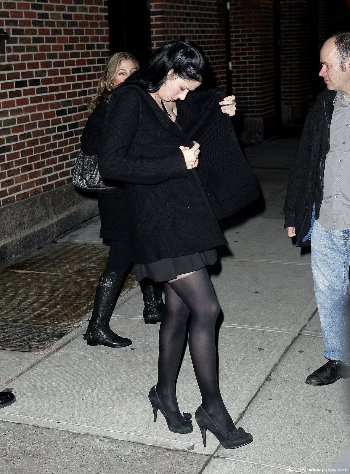 [CELEBRITY PANTYHOSE]Sarah Silverman in nylon stockings,pantyhose,tights 2[8]