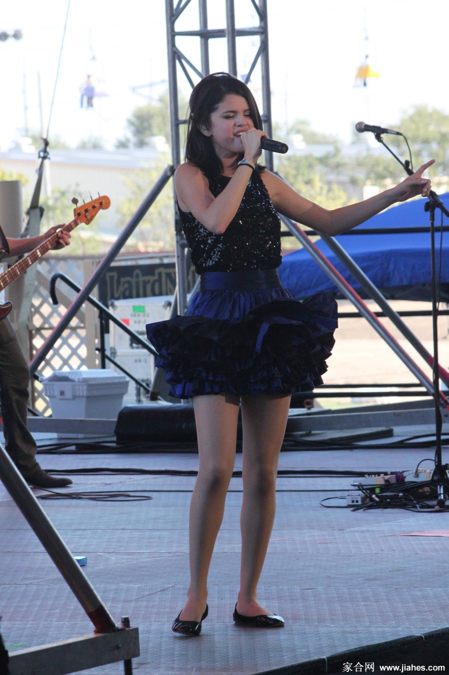 [CELEBRITY HOSIERY]Selena Gomez in nylon stockings,pantyhose,tights 7[5]