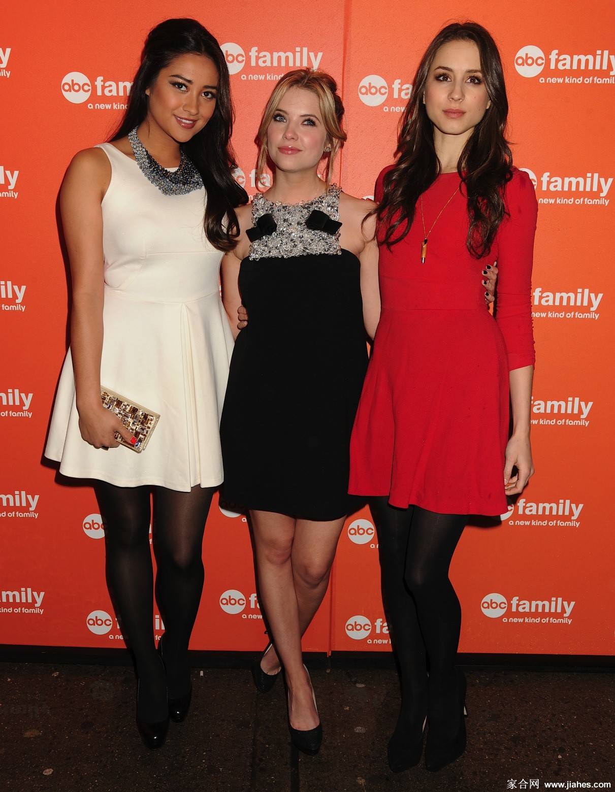 [CELEBRITY PANTYHOSE]Shay Mitchell in nylon stockings,pantyhose,tights[7]