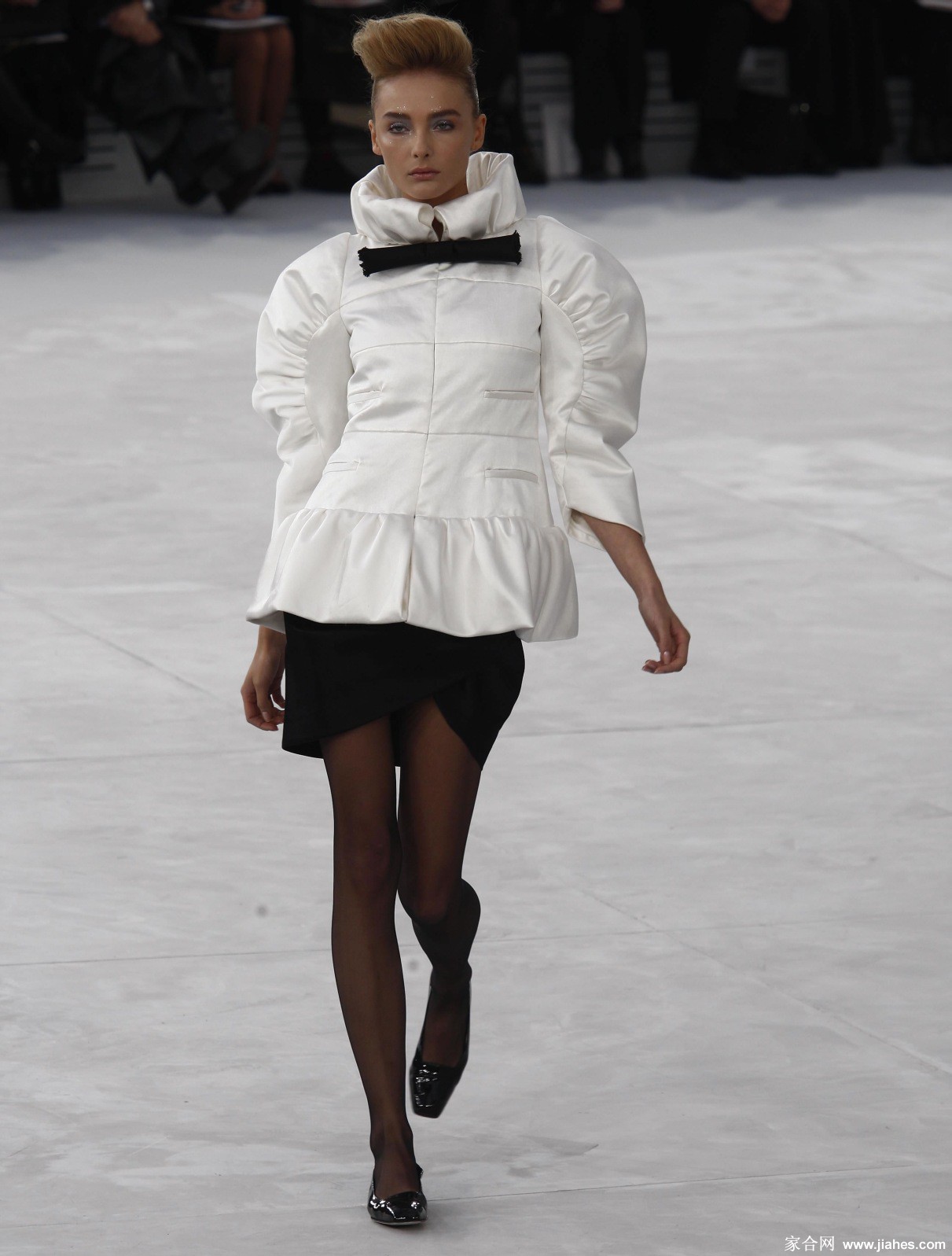 [CELEBRITY PANTYHOSE]Snejana Onopka in nylon stockings,pantyhose,tights