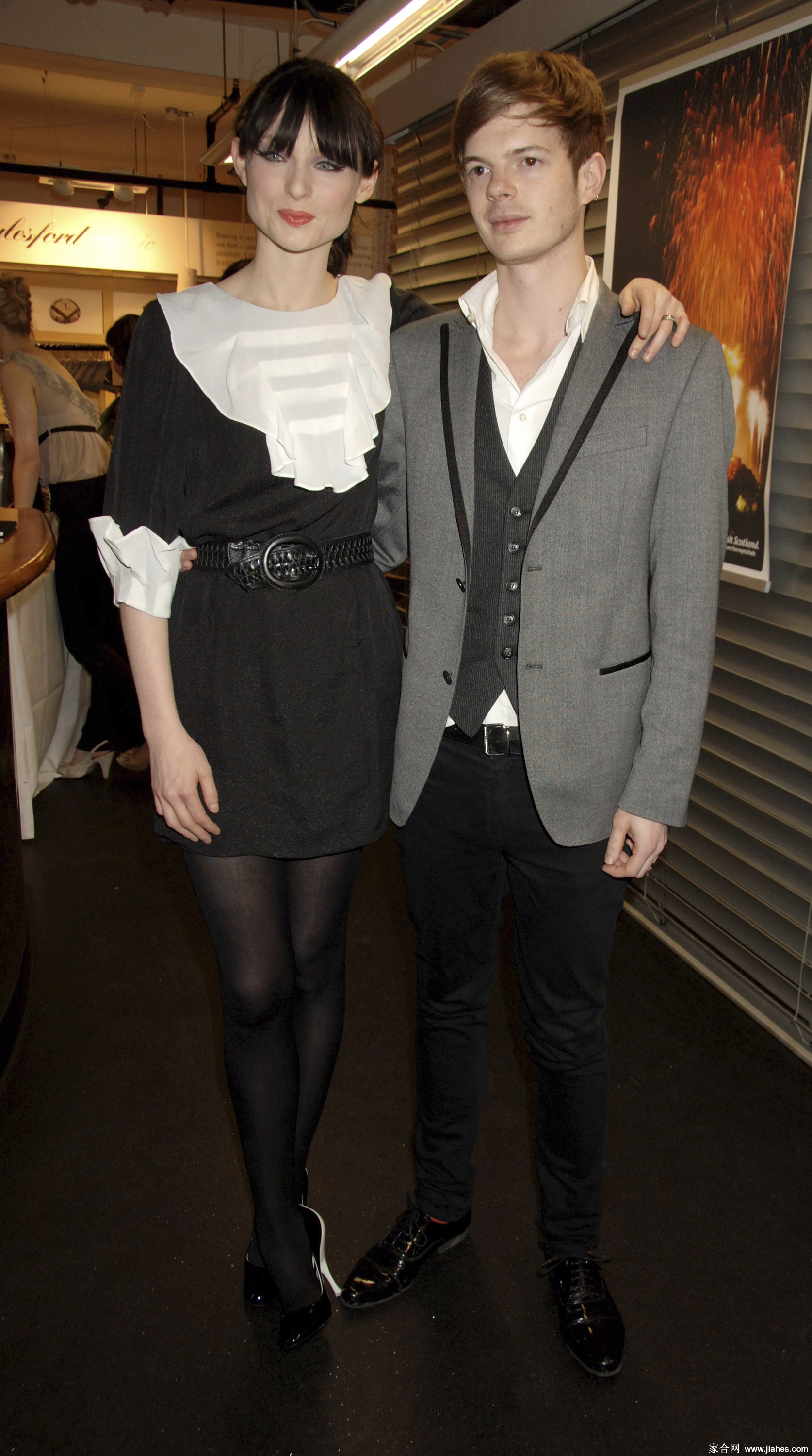 [CELEBRITY PANTYHOSE]Sophie Ellis Bextor in nylon stockings,pantyhose,tights 3[5]