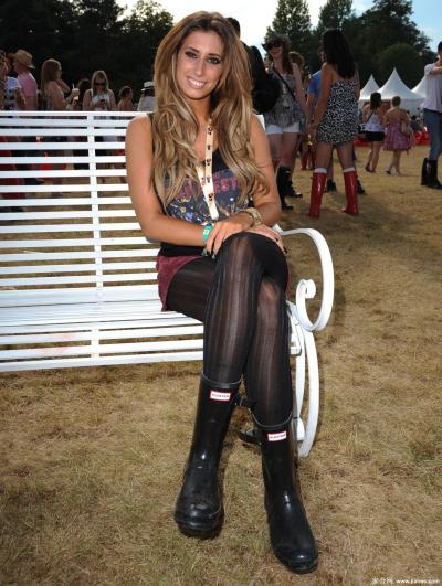 [CELEBRITY NYLON]Stacey Solomon in nylon stockings,pantyhose,tights