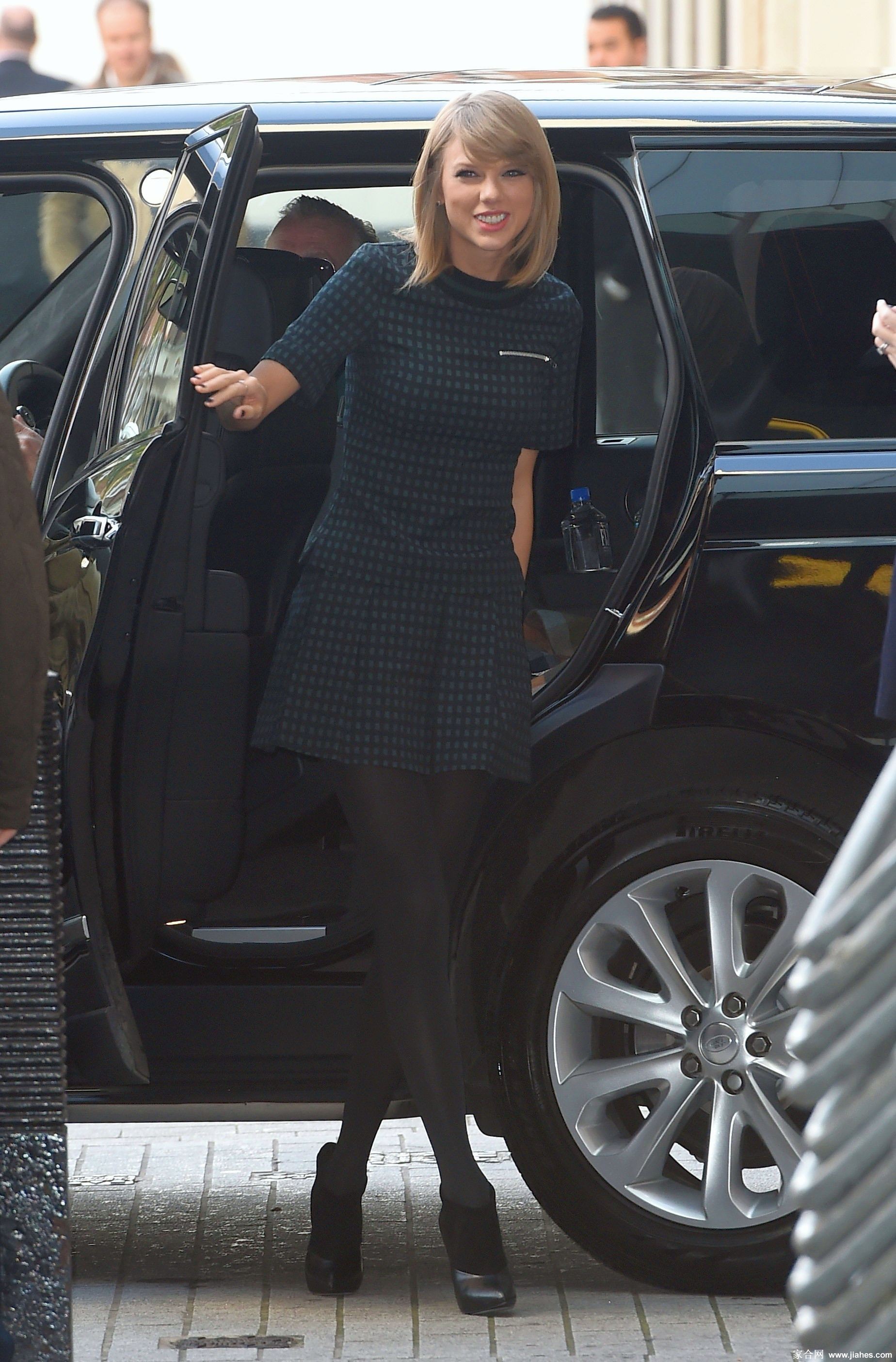 [CELEBRITY PANTYHOSE]Taylor Swift in nylon stockings,pantyhose,tights[8]