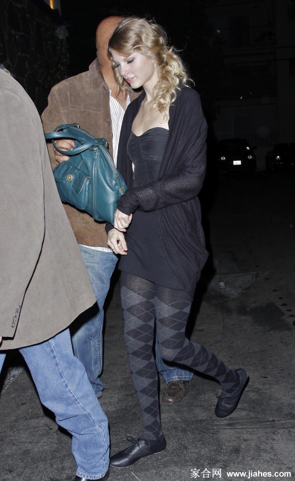 [CELEBRITY PANTYHOSE]Taylor Swift in nylon stockings,pantyhose,tights 16[2]