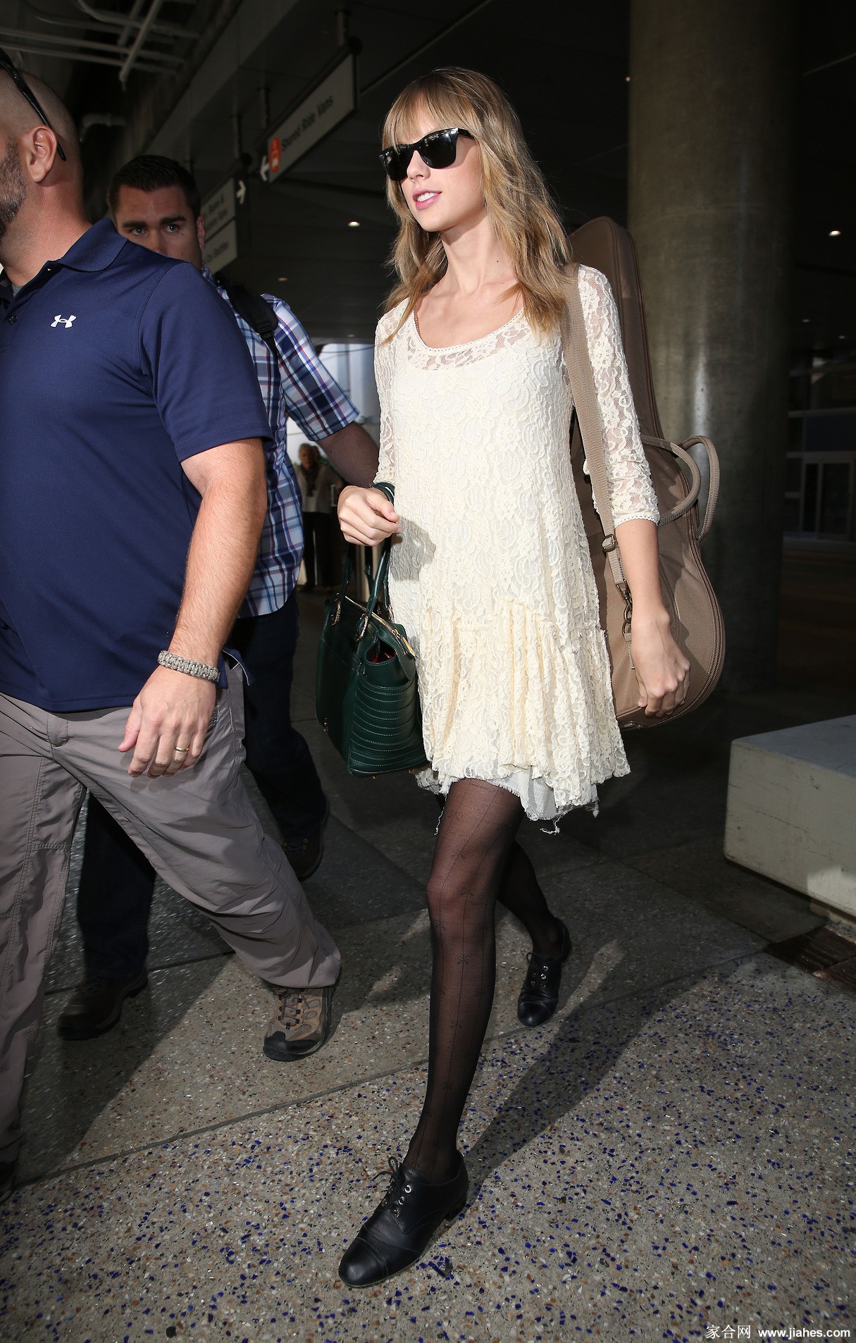 [CELEBRITY HOSIERY]Taylor Swift in nylon stockings,pantyhose,tights 18[9]