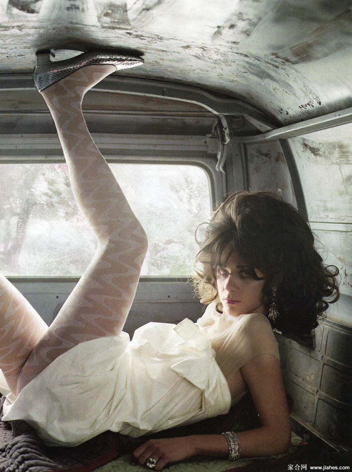 [CELEBRITY NYLON]Zooey Deschanel in nylon stockings,pantyhose,tights 7[9]