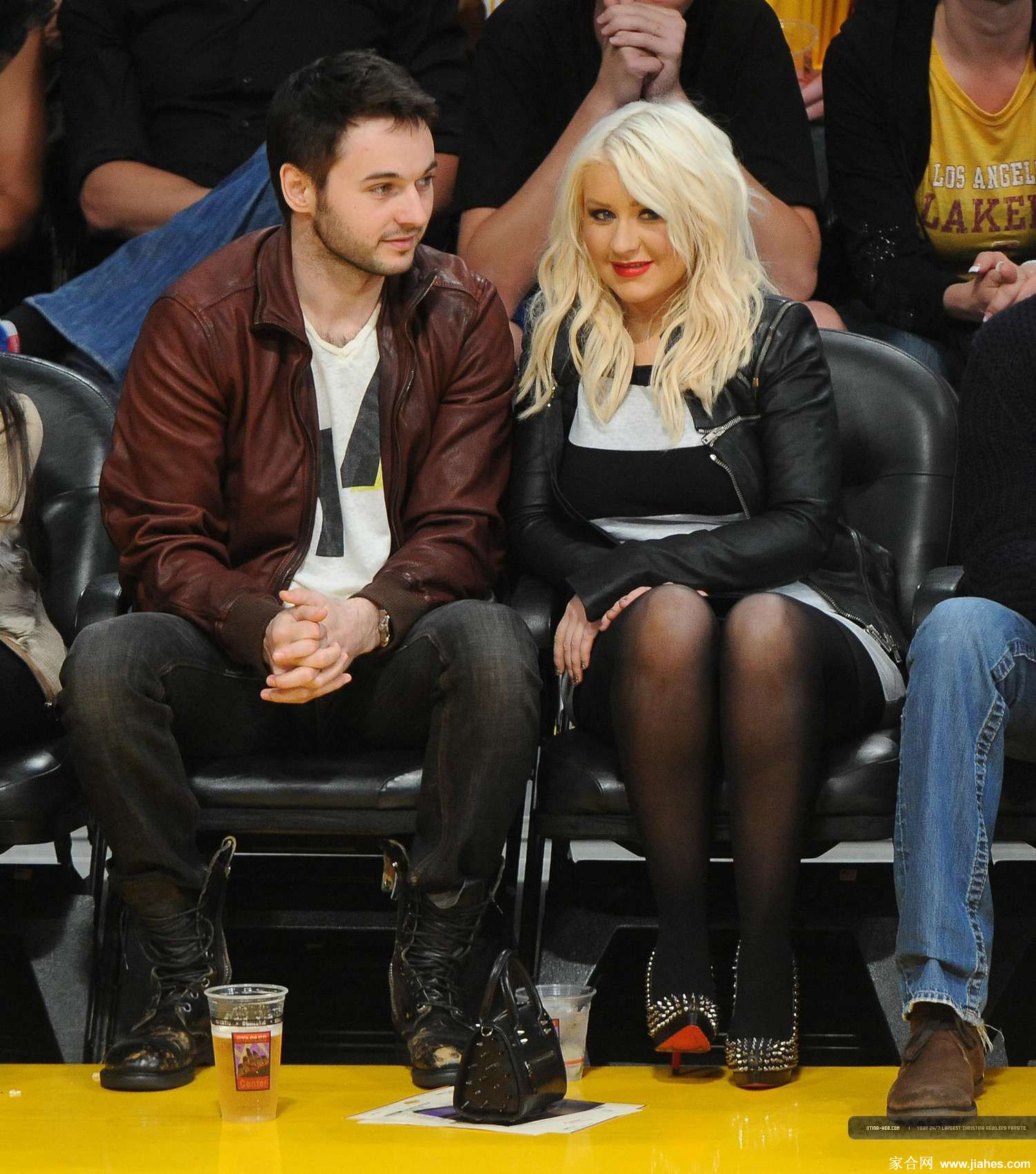 [CELEBRITY PANTYHOSE]Christina Aguilera in nylon stockings,pantyhose,tights[4]