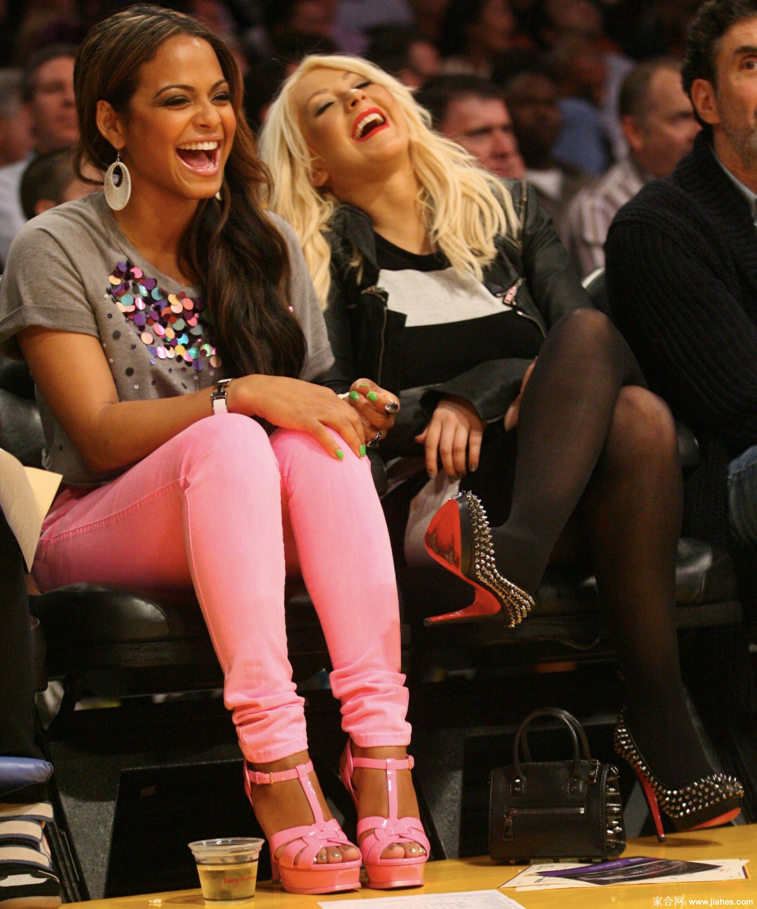 [CELEBRITY PANTYHOSE]Christina Aguilera in nylon stockings,pantyhose,tights[7]