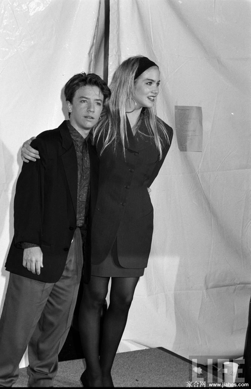 [CELEBRITY PANTYHOSE]Christina Applegate in nylon stockings,pantyhose,tights[7]