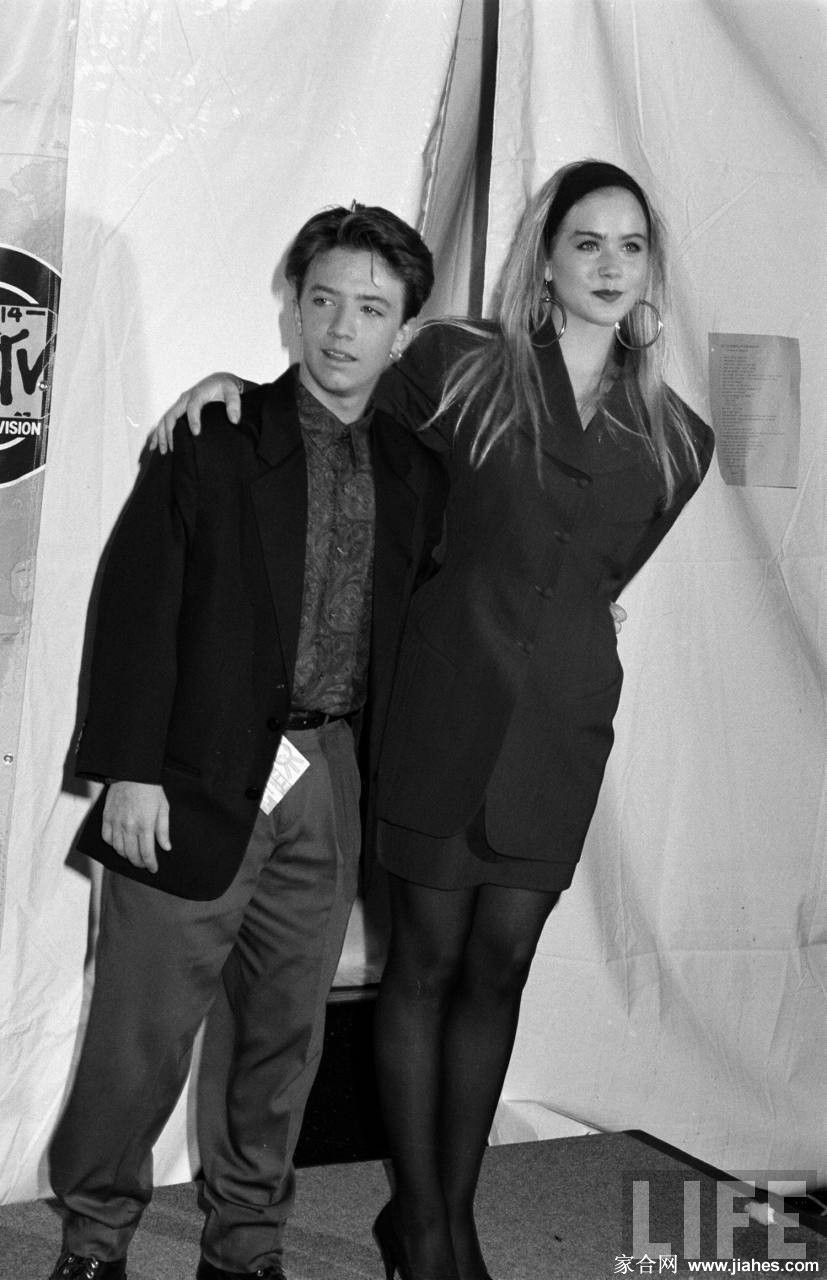 [CELEBRITY PANTYHOSE]Christina Applegate in nylon stockings,pantyhose,tights[8]