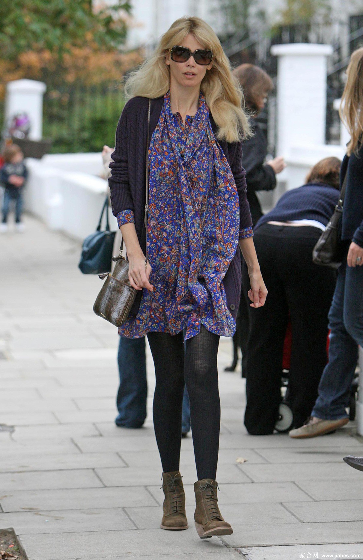 [CELEBRITY PANTYHOSE]Claudia Schiffer in nylon stockings,pantyhose,tights 3[7]