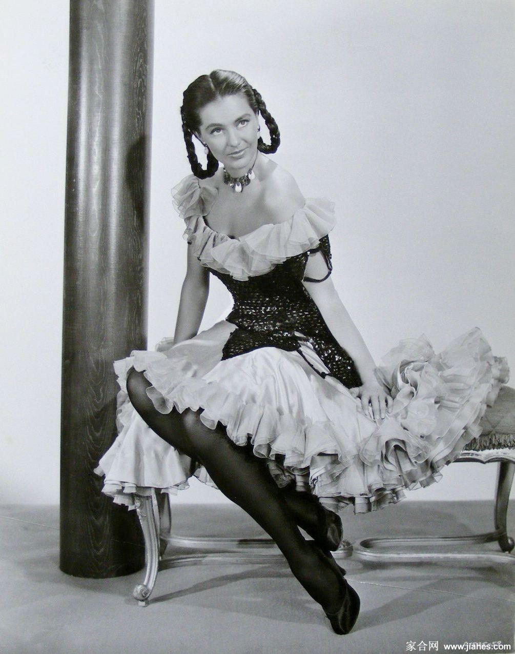 [CELEBRITY NYLON]Cyd Charisse in nylon stockings,pantyhose,tights[4]
