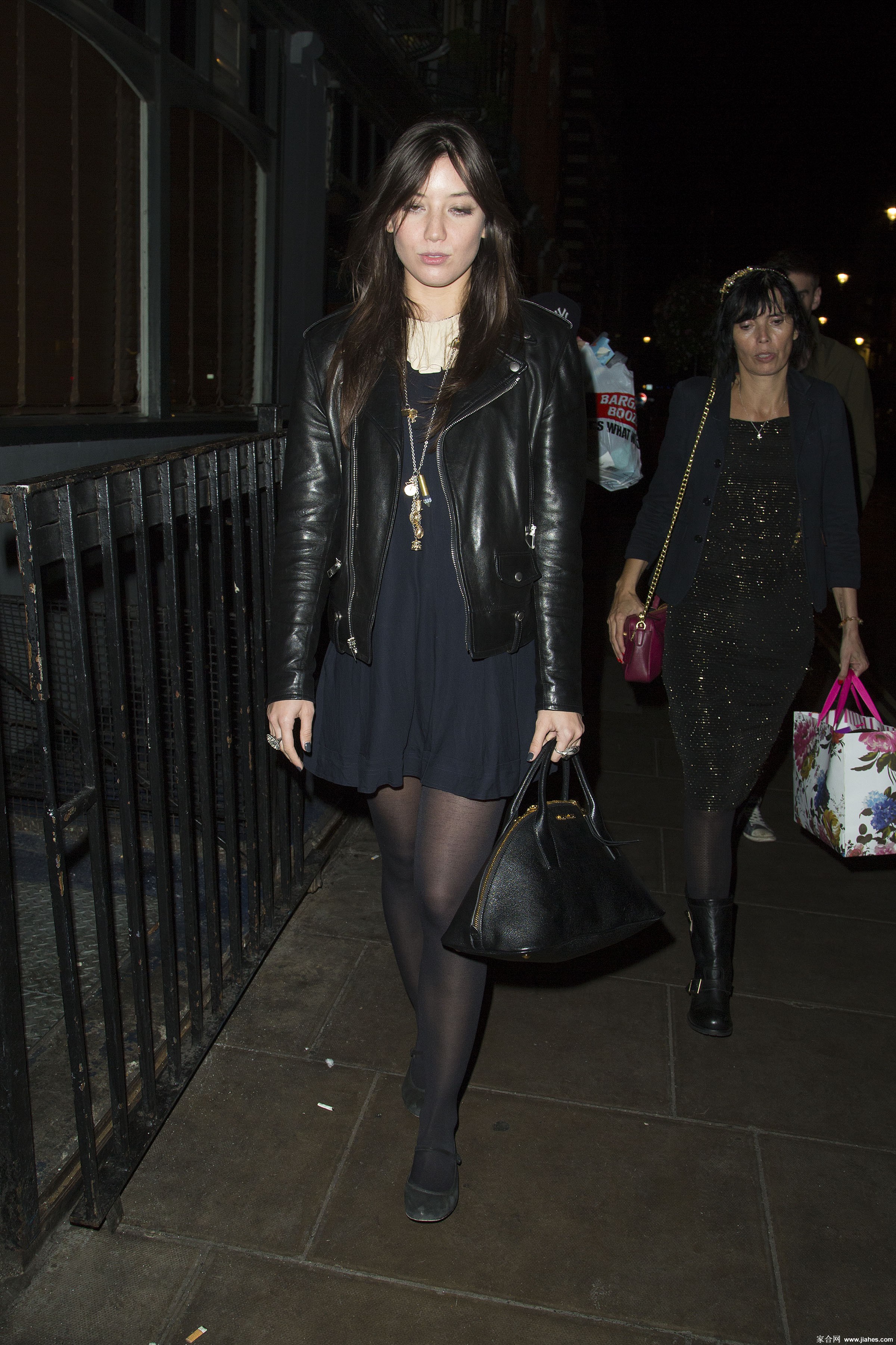[CELEBRITY PANTYHOSE]Daisy Lowe in nylon stockings,pantyhose,tights 4[6]