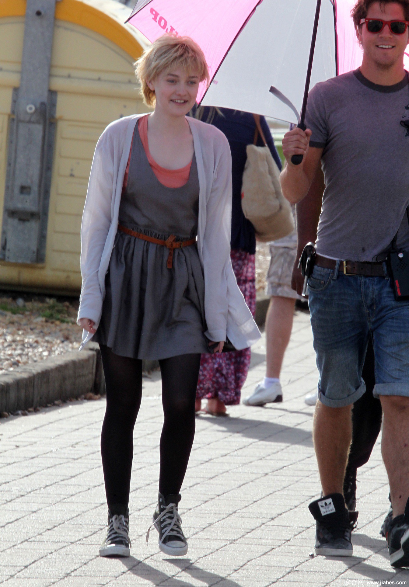 [CELEBRITY PANTYHOSE]Dakota Fanning in nylon stockings,pantyhose,tights 2[10]