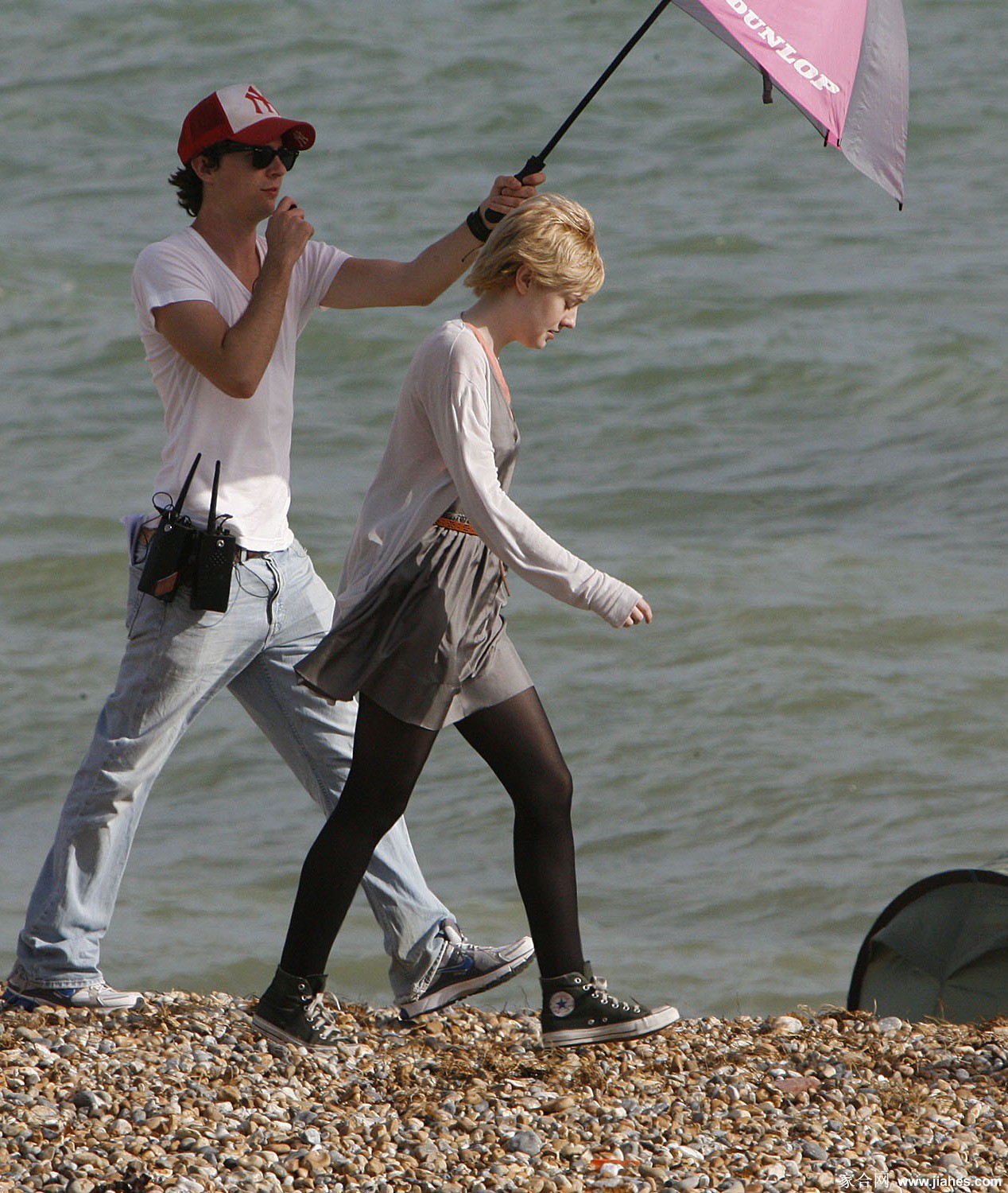 [CELEBRITY PANTYHOSE]Dakota Fanning in nylon stockings,pantyhose,tights 3[2]