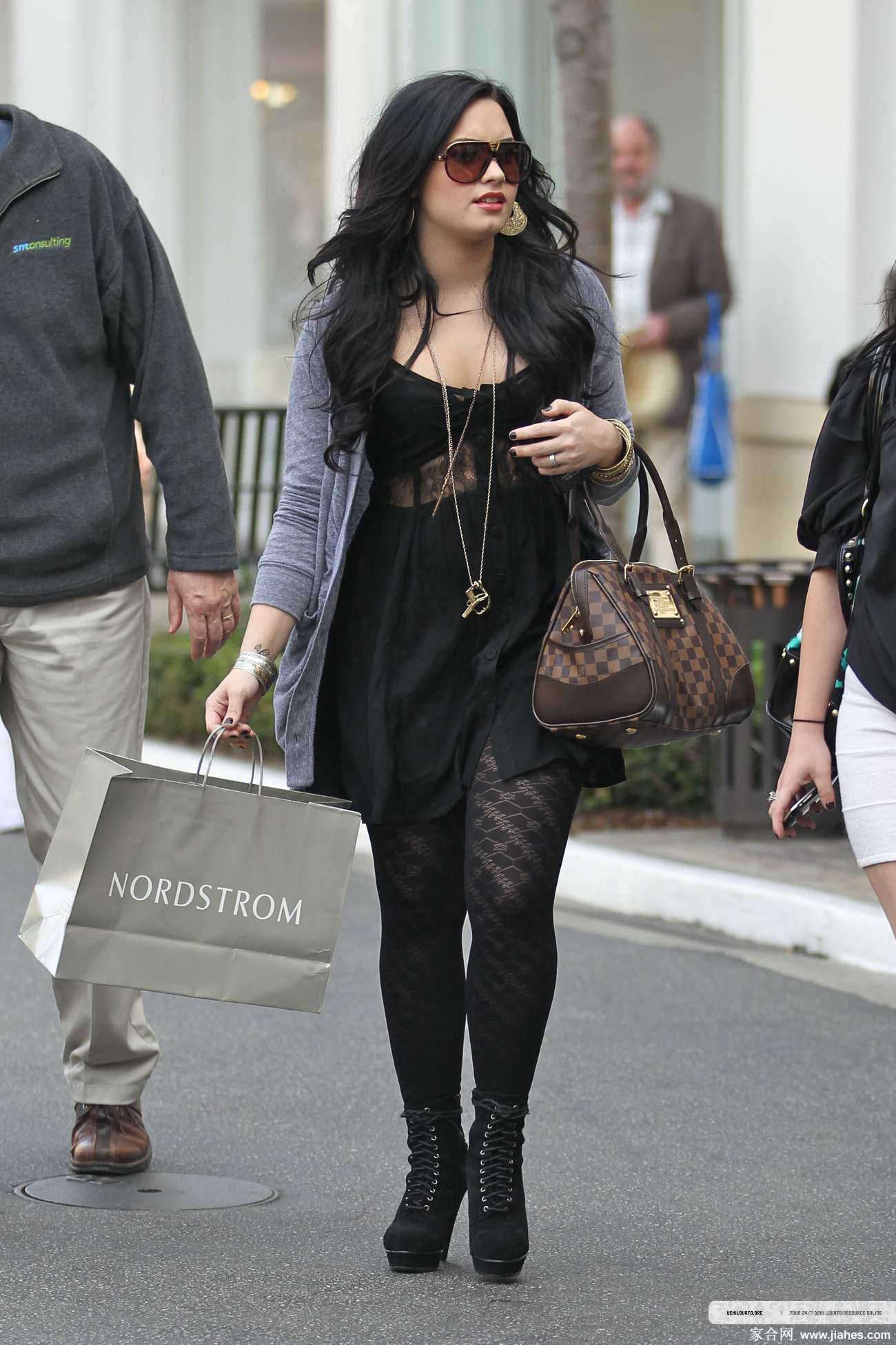 [CELEBRITY HOSIERY]Demi Lovato in nylon stockings,pantyhose,tights 4[9]