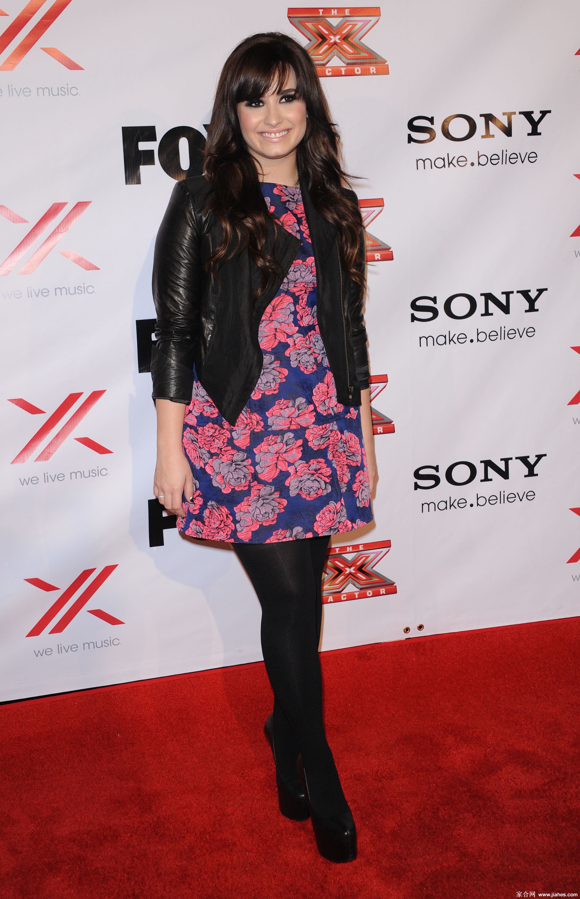 [CELEBRITY PANTYHOSE]Demi Lovato in nylon stockings,pantyhose,tights 6[10]