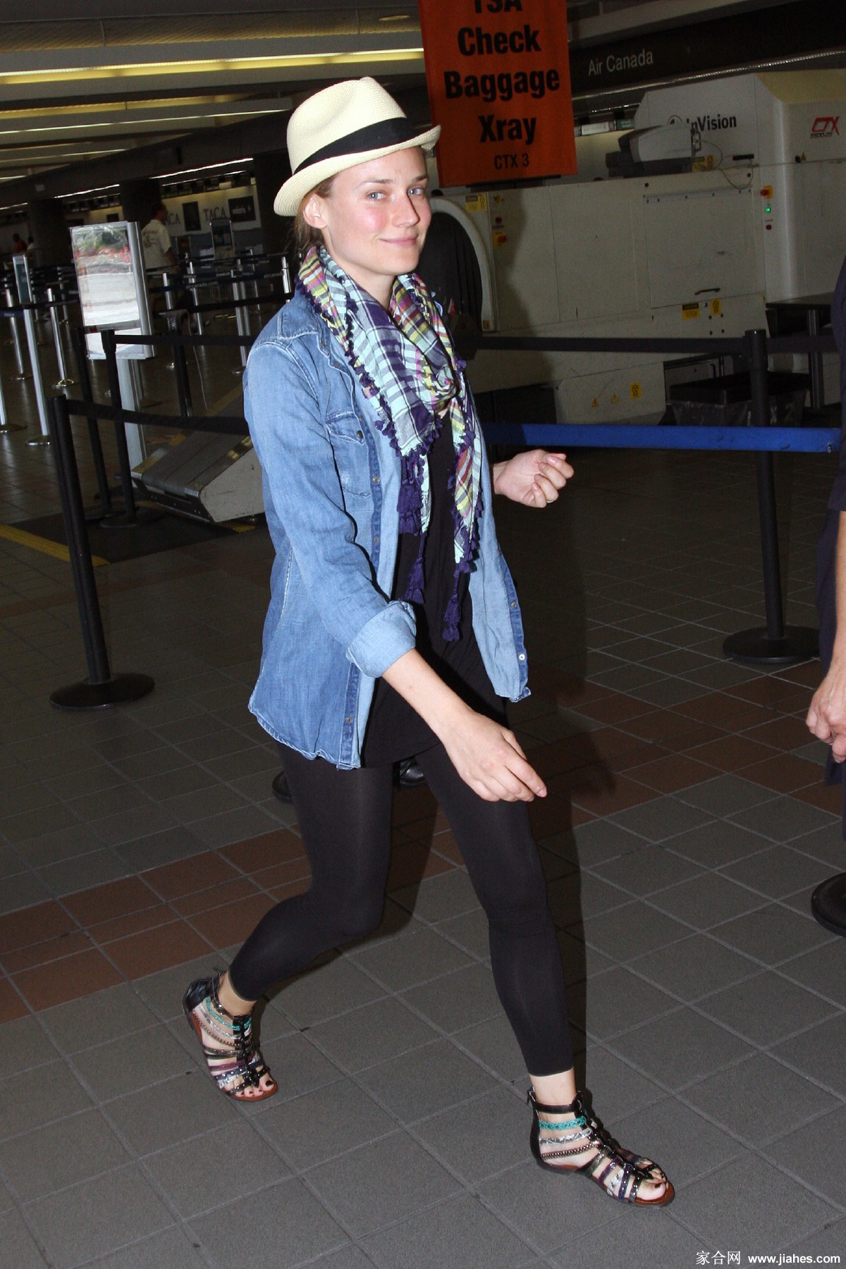 [CELEBRITY NYLON]Diane Kruger in nylon stockings,pantyhose,tights 2[6]