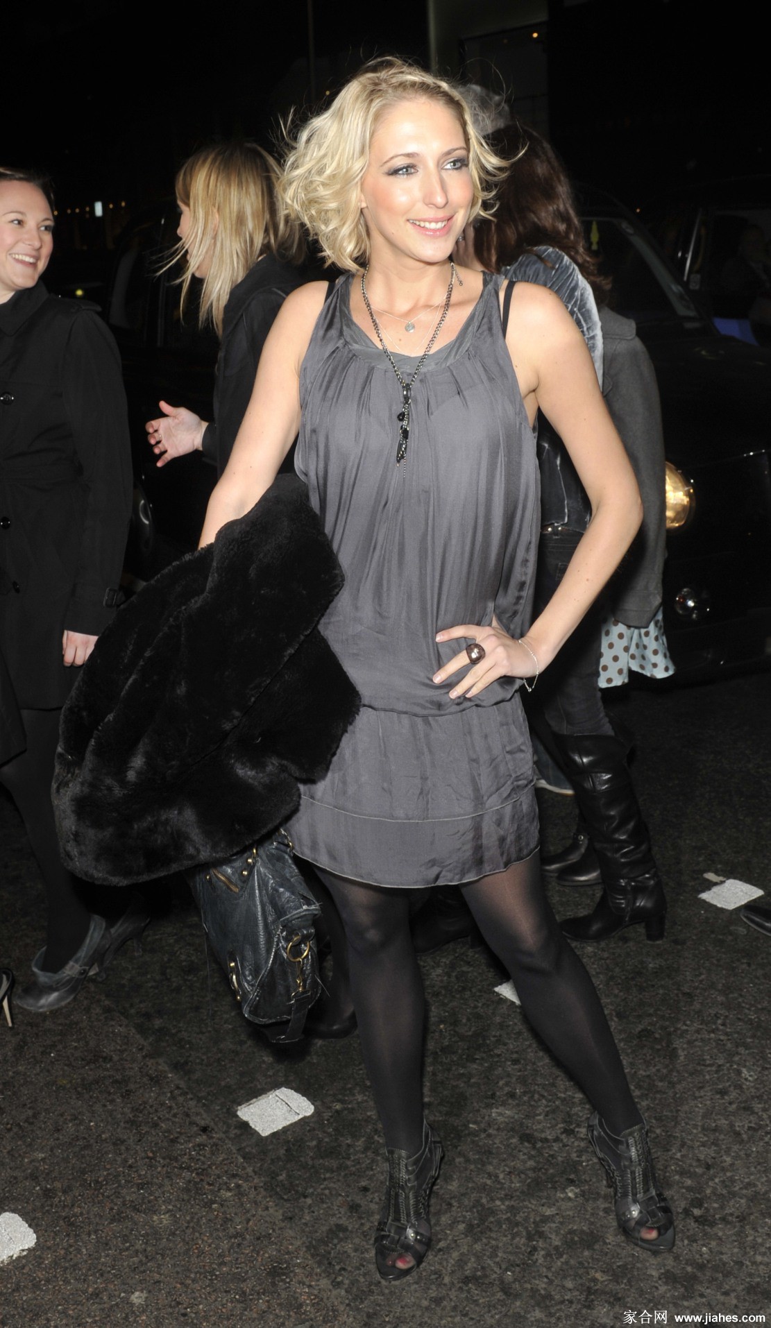 [CELEBRITY PANTYHOSE]Ali Bastian in nylon stockings,pantyhose,tights[6]