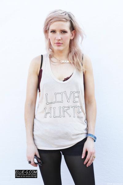 [CELEBRITY NYLON]Ellie Goulding in nylon stockings,pantyhose,tights