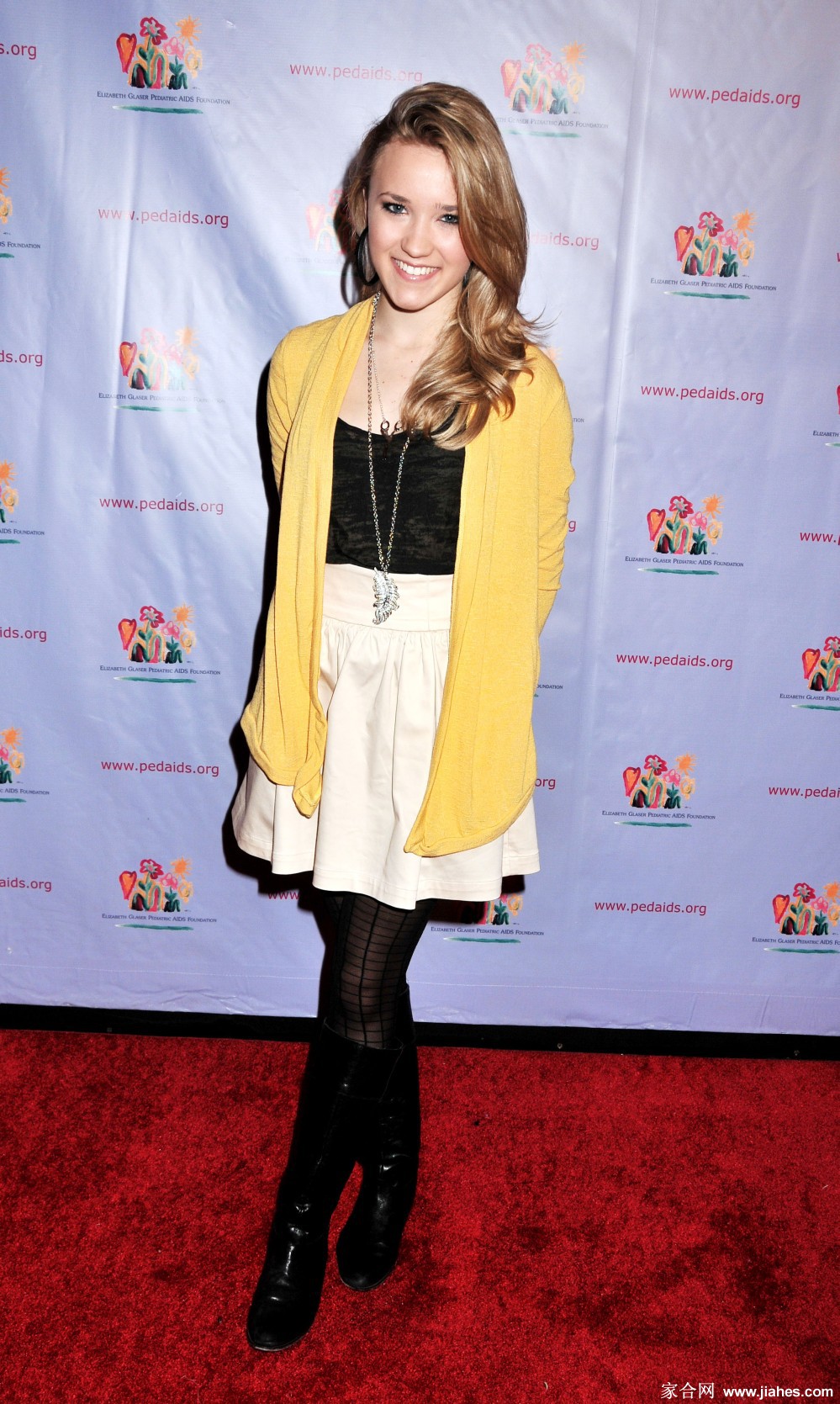 [CELEBRITY PANTYHOSE]Emily Osment in nylon stockings,pantyhose,tights[2]