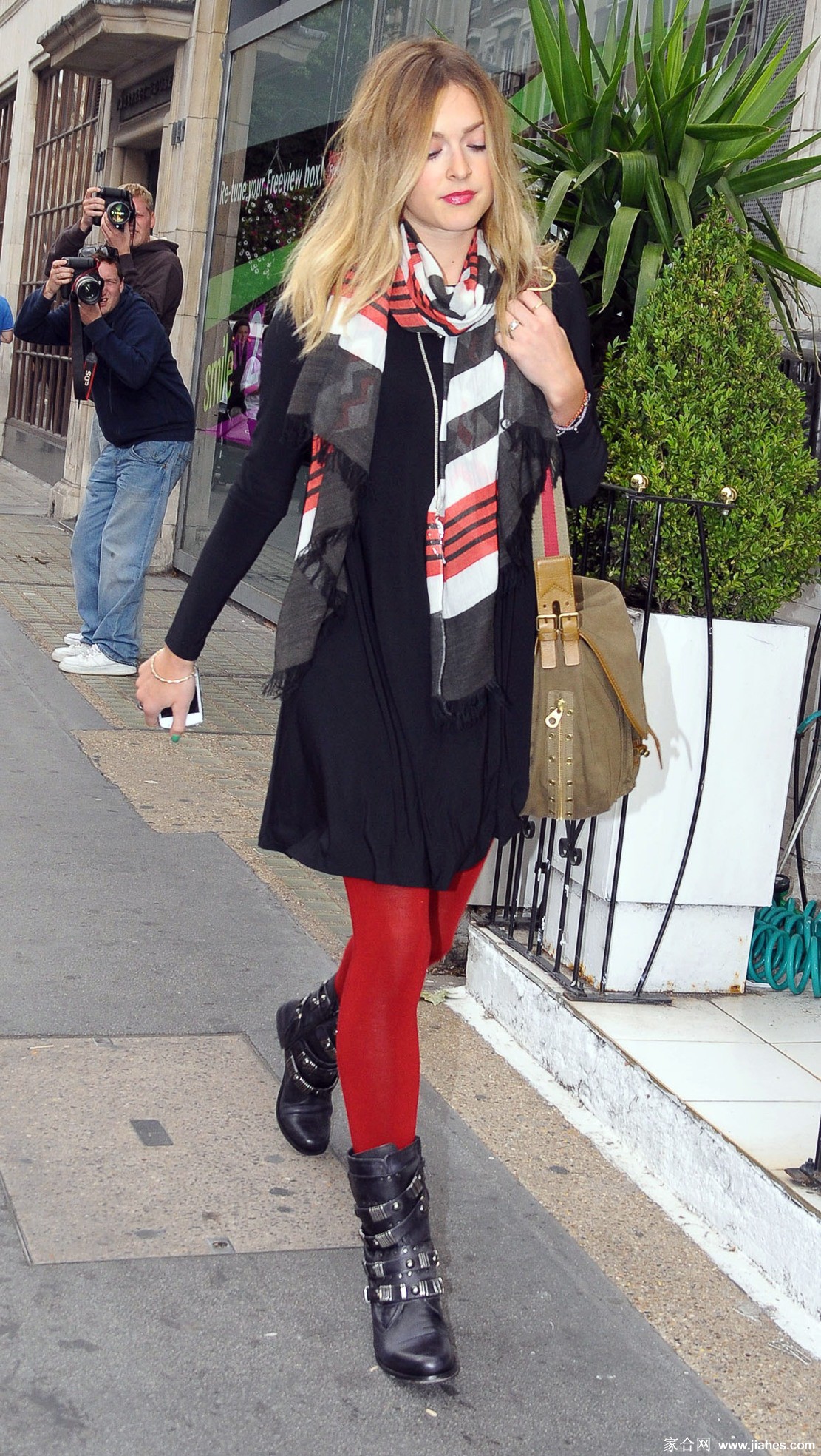 [CELEBRITY PANTYHOSE]Fearne Cotton in nylon stockings,pantyhose,tights 2[3]