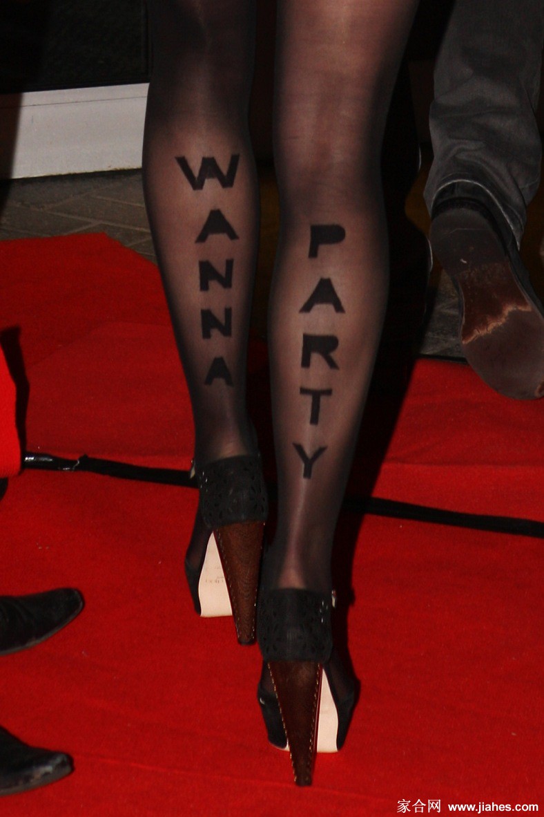 [CELEBRITY PANTYHOSE]Fearne Cotton in nylon stockings,pantyhose,tights 4[9]